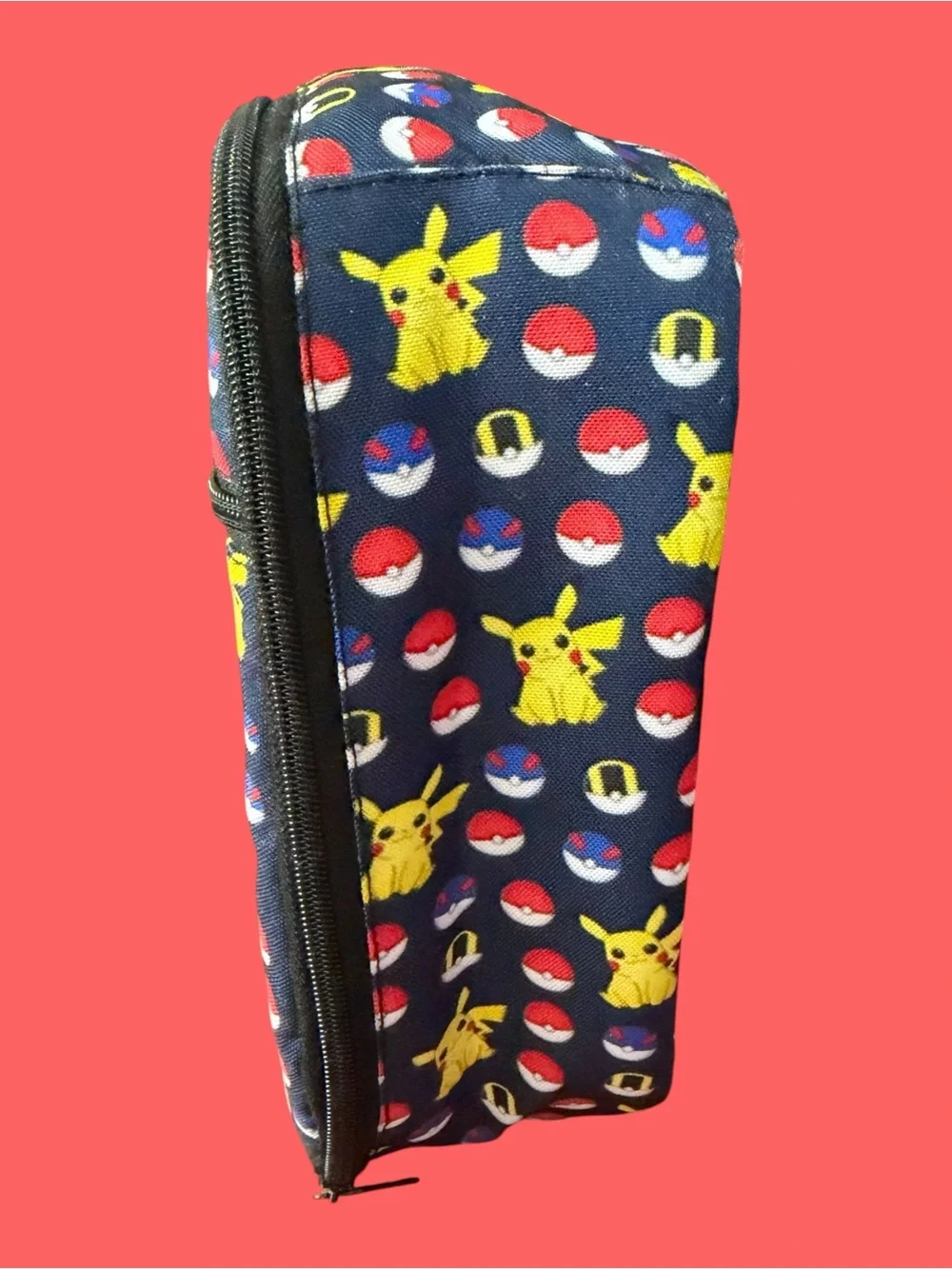 Pokémon Pikachu and Pokéball Insulated Lunch Bag / Utility Case.